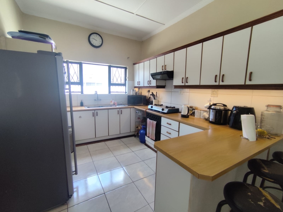 5 Bedroom Property for Sale in Athlone Western Cape
